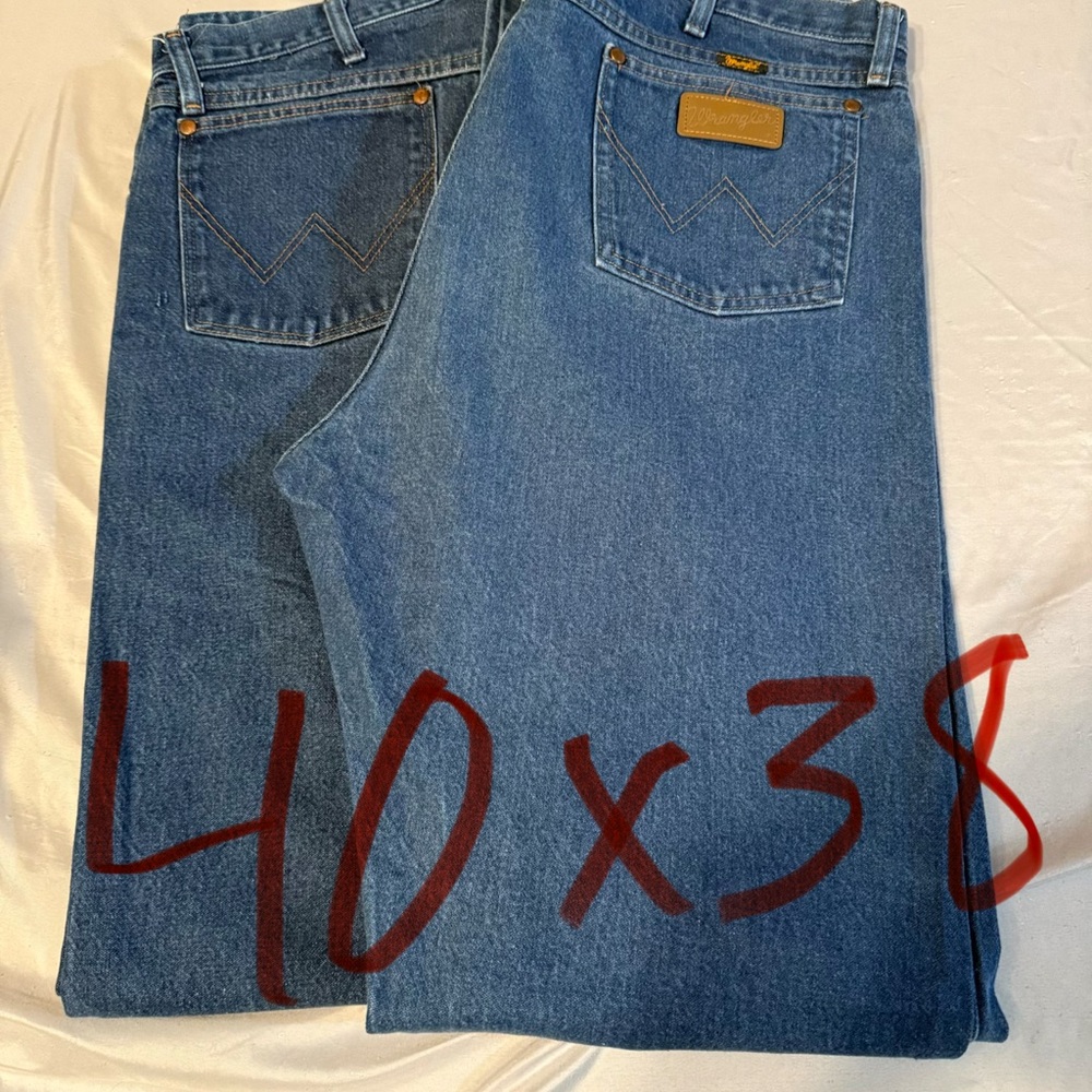 Wrangler Relaxed Fit Blue Jeans